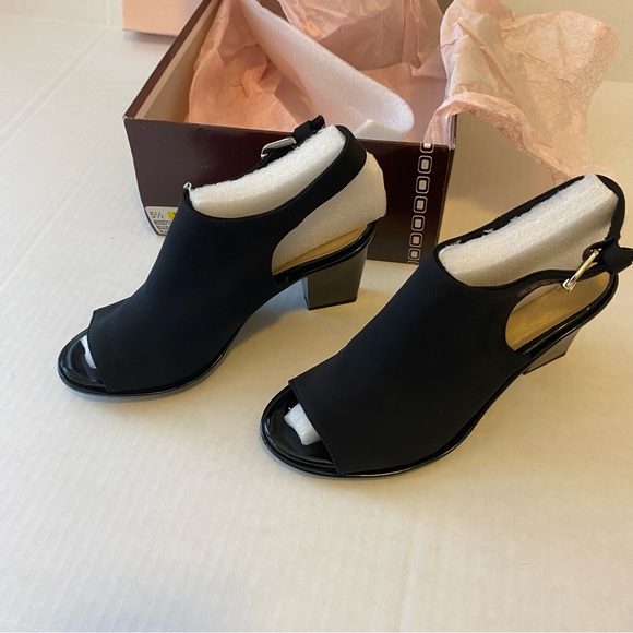 Bandolino Black Sling Back Shoes Size 5.5M with 2.5” Heel; New in Box! - Picture 2 of 6